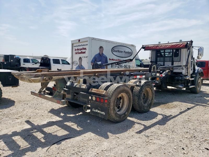 Photo 7 of 2022 MACK GRANITE ROLL-OFF CONTAINER TRUCK N/A (VIN 1M2GR2GC6NM026601)