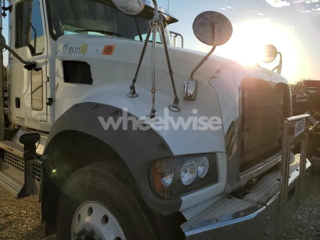 Photo 2 of 2020 MACK GRANITE - SEMI TRUCK N/A (VIN 1M2GR4GCXLM013732)