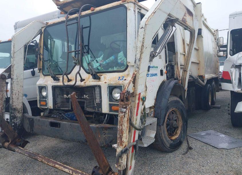 Photo 2 of 1998 Mack Mr688s MR600 (VIN 1M2K195C6WM010607)