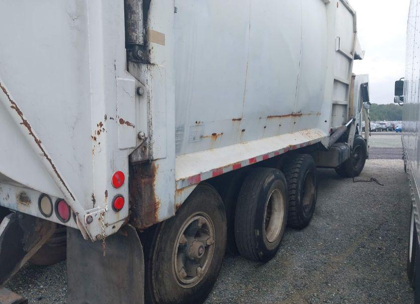 Photo 4 of 1998 Mack Mr688s MR600 (VIN 1M2K195C6WM010607)