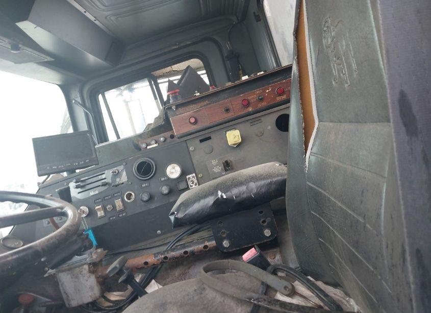 Photo 7 of 1998 Mack Mr688s MR600 (VIN 1M2K195C6WM010607)