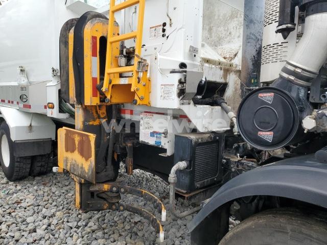 Photo 2 of 2022 MACK LR N/A (VIN 1M2LR2GC7NM006095)