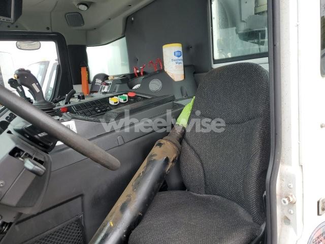 Photo 4 of 2022 MACK LR N/A (VIN 1M2LR2GC7NM006095)