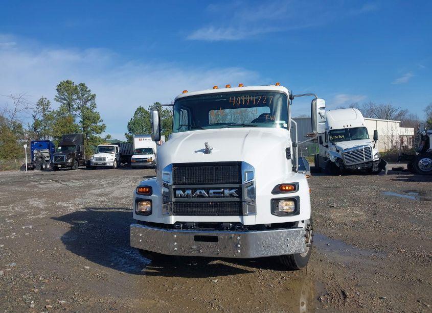 Photo 11 of 2023 Mack Md N/A (VIN 1M2MDBAA1PS009406)