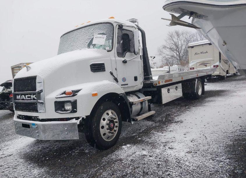 Photo 2 of 2024 Mack Md N/A (VIN 1M2MDBAA2RS012110)