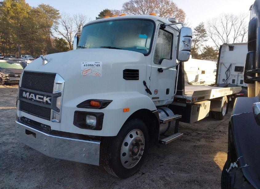 Photo 2 of 2023 Mack Md N/A (VIN 1M2MDBAA4PS009402)