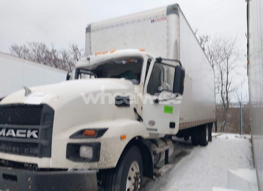 Photo 2 of 2023 Mack Md N/A (VIN 1M2MDBAAXPS008075)