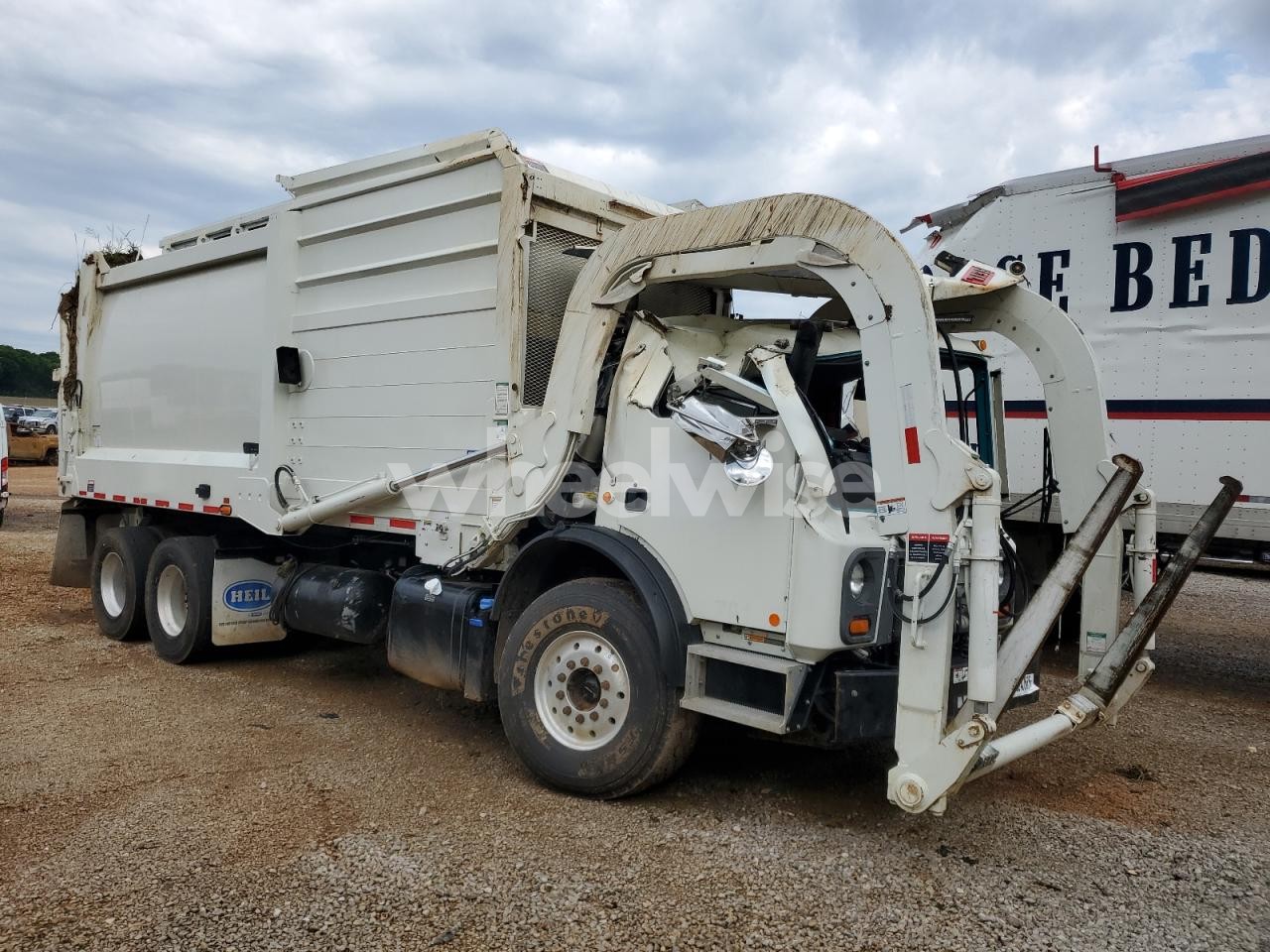 2020 MACK TERRAPRO REFUSE TRUCK N/A (VIN 1M2TE2GC2LM002450) main photo