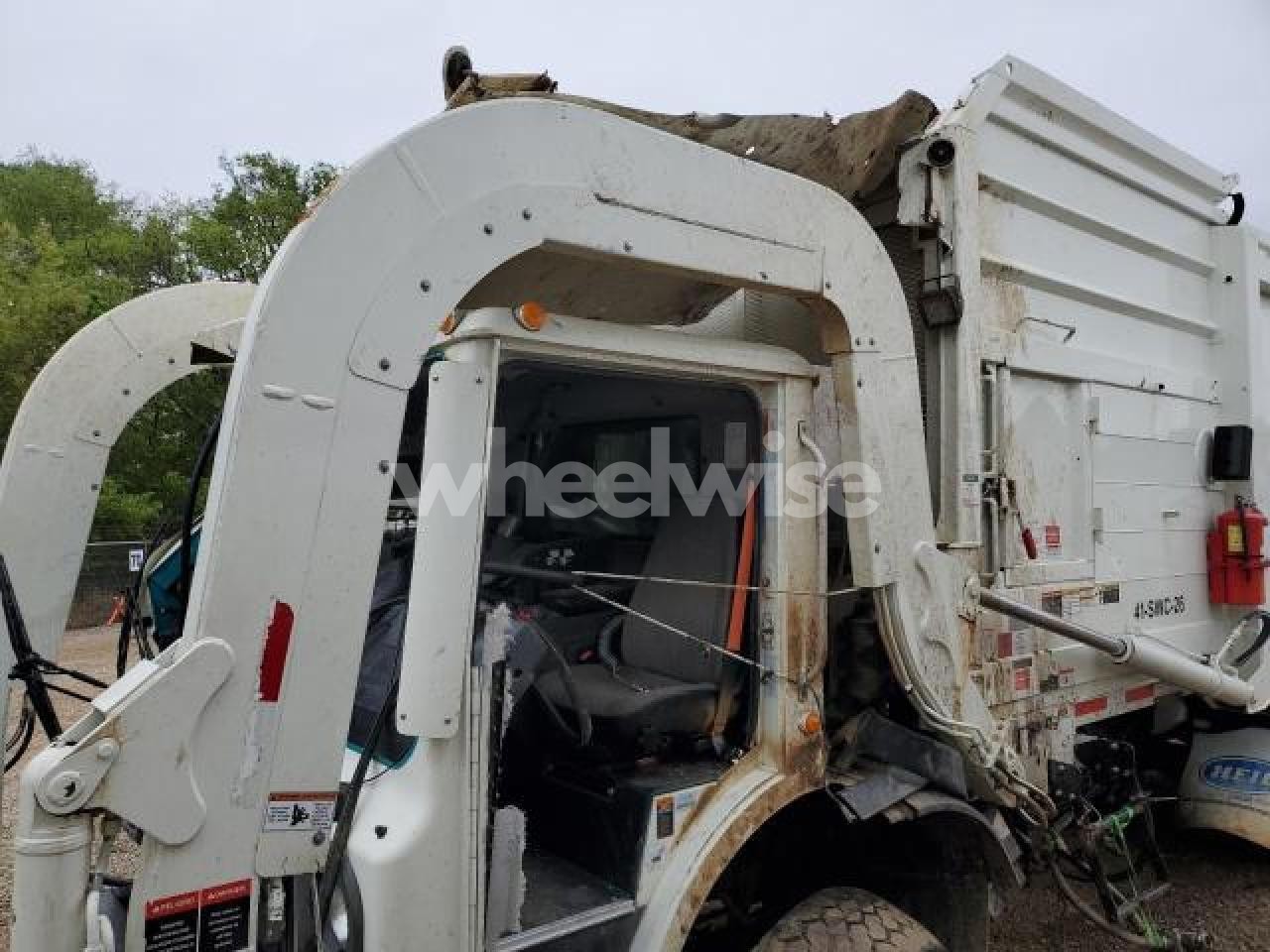 Photo 9 of 2020 MACK TERRAPRO REFUSE TRUCK N/A (VIN 1M2TE2GC2LM002450)