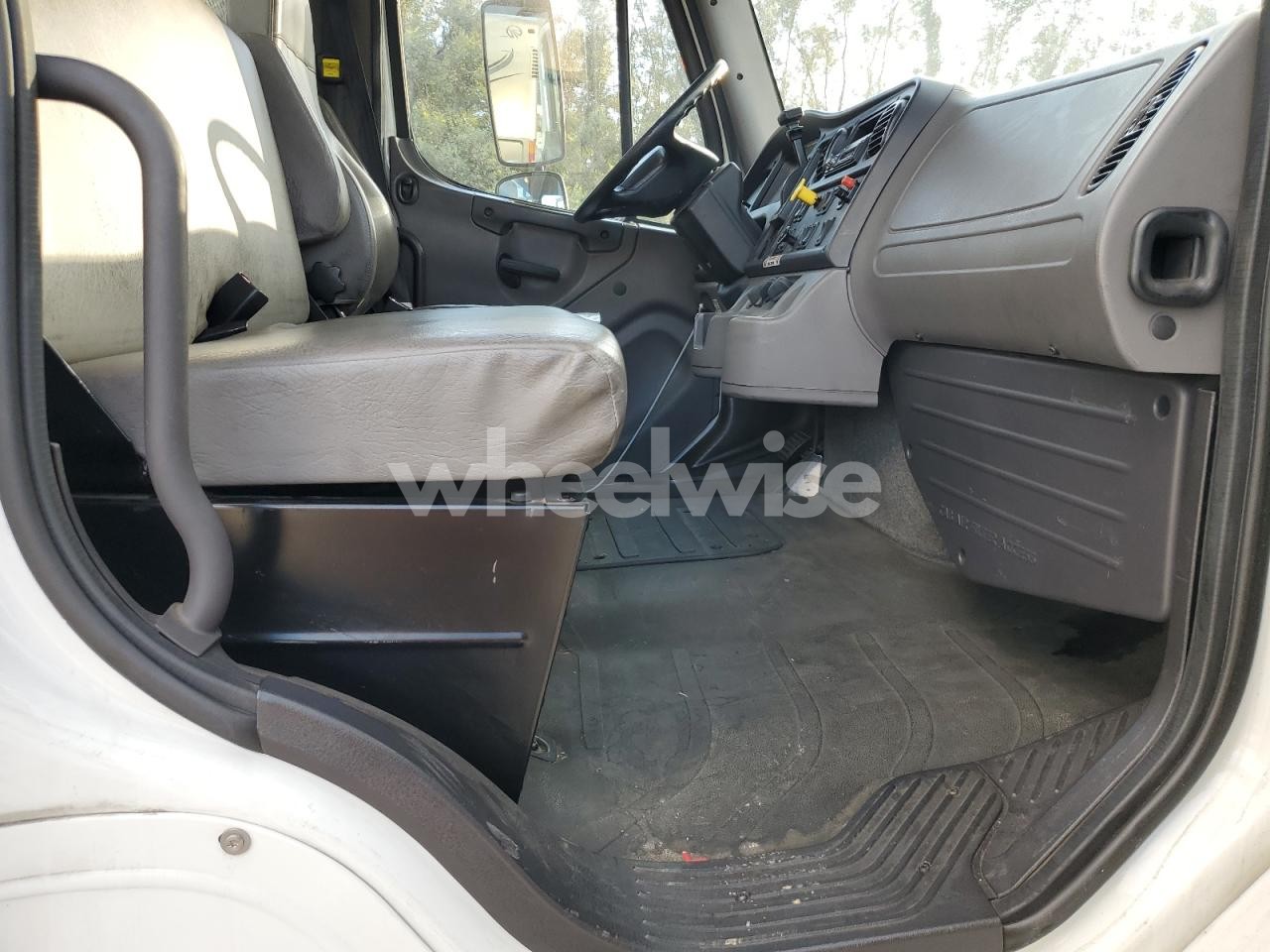 Photo 5 of 2016 FREIGHTLINER BUSINESS CLASS M2 FLATBED TRUCK (VIN 1N4AA5AP0CC821294)