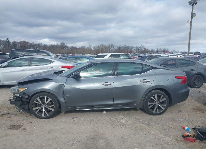 Photo 14 of 2016 Nissan Maxima 3.5 PLATINUM/3.5 S/3.5 SL/3.5 SR/3.5 SV (VIN 1N4AA6AP0GC382397)