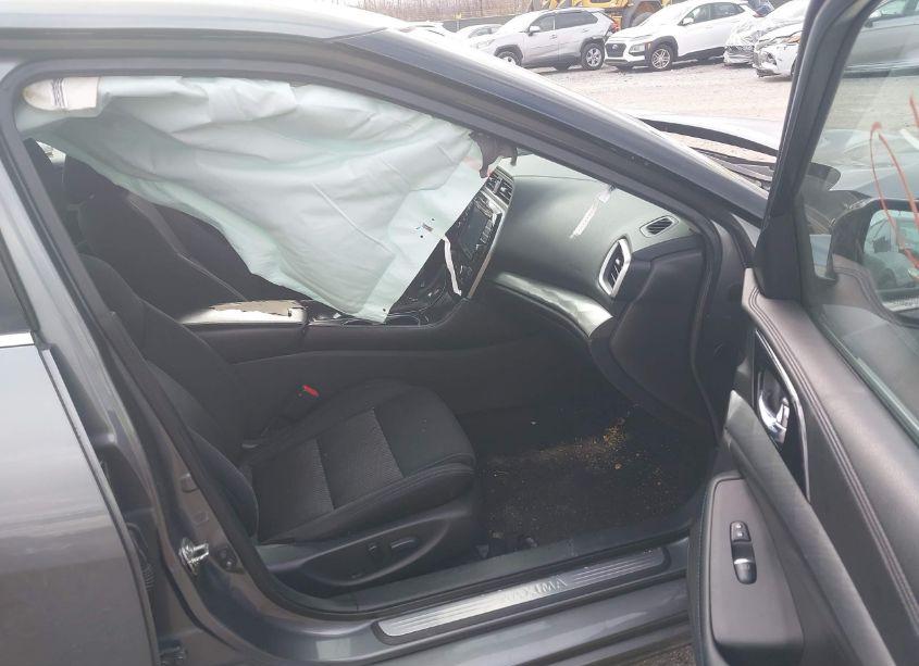 Photo 5 of 2016 Nissan Maxima 3.5 PLATINUM/3.5 S/3.5 SL/3.5 SR/3.5 SV (VIN 1N4AA6AP0GC382397)