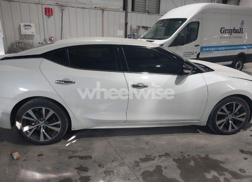 Photo 13 of 2017 Nissan Maxima 3.5 PLATINUM/3.5 S/3.5 SL/3.5 SR/3.5 SV (VIN 1N4AA6AP0HC366492)