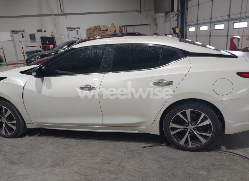 Photo 14 of 2017 Nissan Maxima 3.5 PLATINUM/3.5 S/3.5 SL/3.5 SR/3.5 SV (VIN 1N4AA6AP0HC366492)