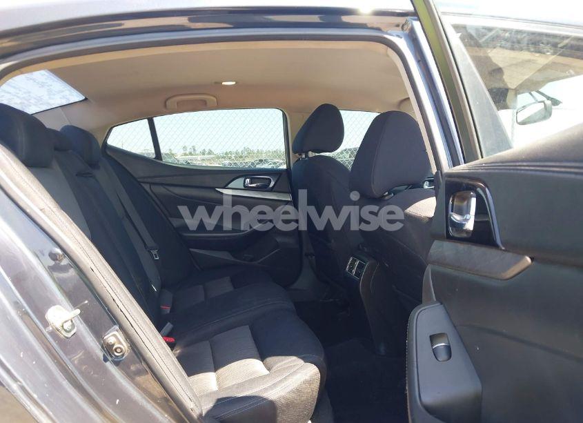 Photo 8 of 2017 Nissan Maxima 3.5 PLATINUM/3.5 S/3.5 SL/3.5 SR/3.5 SV (VIN 1N4AA6AP1HC370907)