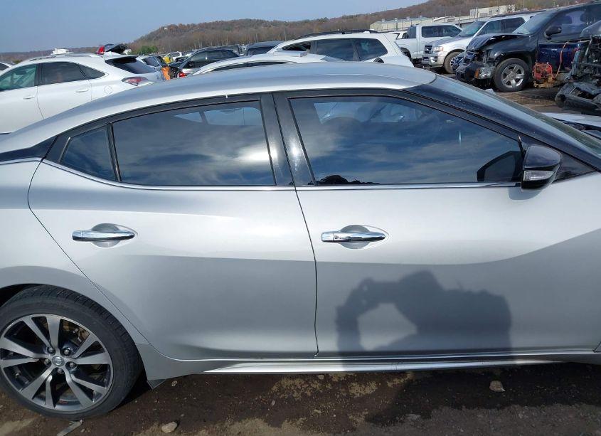 Photo 13 of 2017 Nissan Maxima 3.5 PLATINUM/3.5 S/3.5 SL/3.5 SR/3.5 SV (VIN 1N4AA6AP1HC371412)