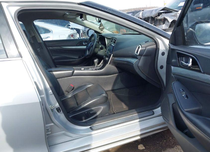 Photo 5 of 2017 Nissan Maxima 3.5 PLATINUM/3.5 S/3.5 SL/3.5 SR/3.5 SV (VIN 1N4AA6AP1HC371412)