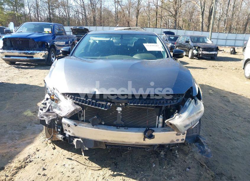 Photo 12 of 2017 Nissan Maxima 3.5 PLATINUM/3.5 S/3.5 SL/3.5 SR/3.5 SV (VIN 1N4AA6AP2HC377896)