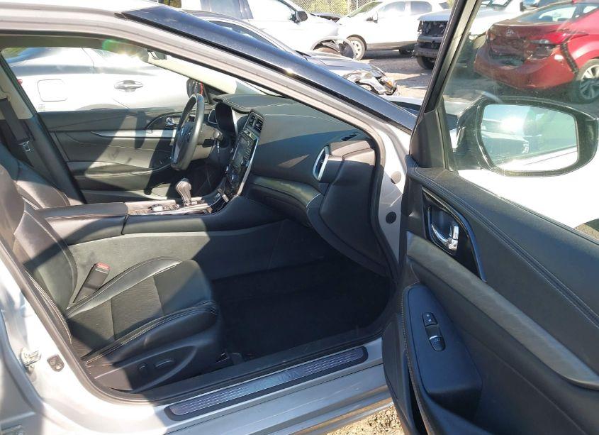 Photo 5 of 2018 Nissan Maxima 3.5 PLATINUM/3.5 S/3.5 SL/3.5 SR/3.5 SV (VIN 1N4AA6AP2JC378214)