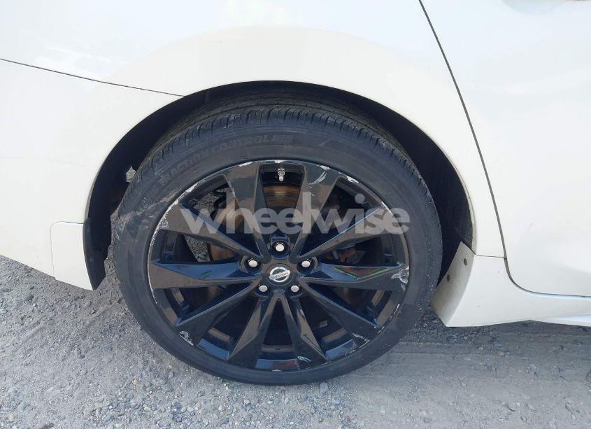 Photo 6 of 2017 Nissan Maxima 3.5 SR (VIN 1N4AA6AP6HC432141)