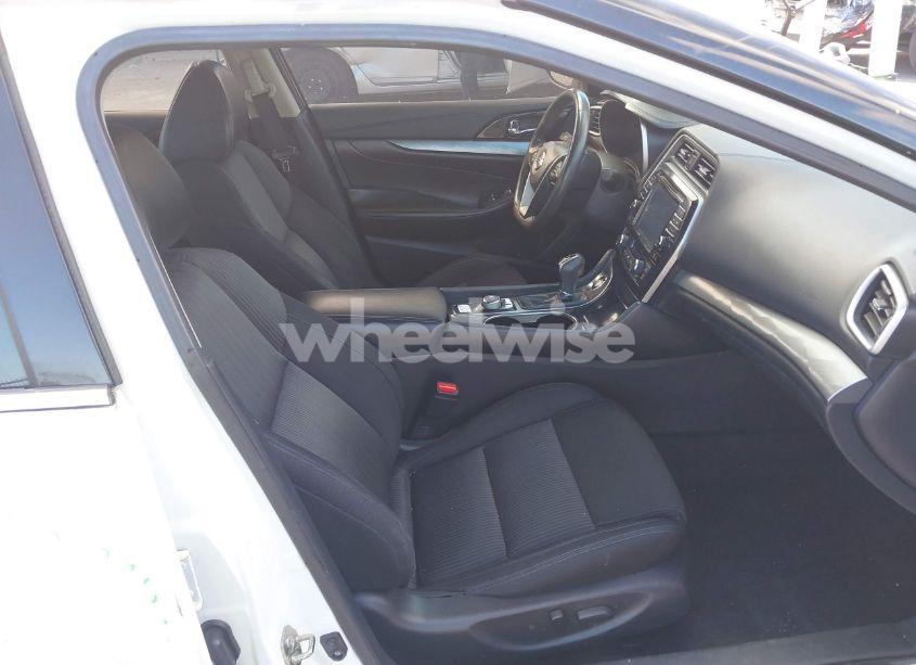 Photo 5 of 2016 Nissan Maxima 3.5 PLATINUM/3.5 S/3.5 SL/3.5 SR/3.5 SV (VIN 1N4AA6AP8GC421690)