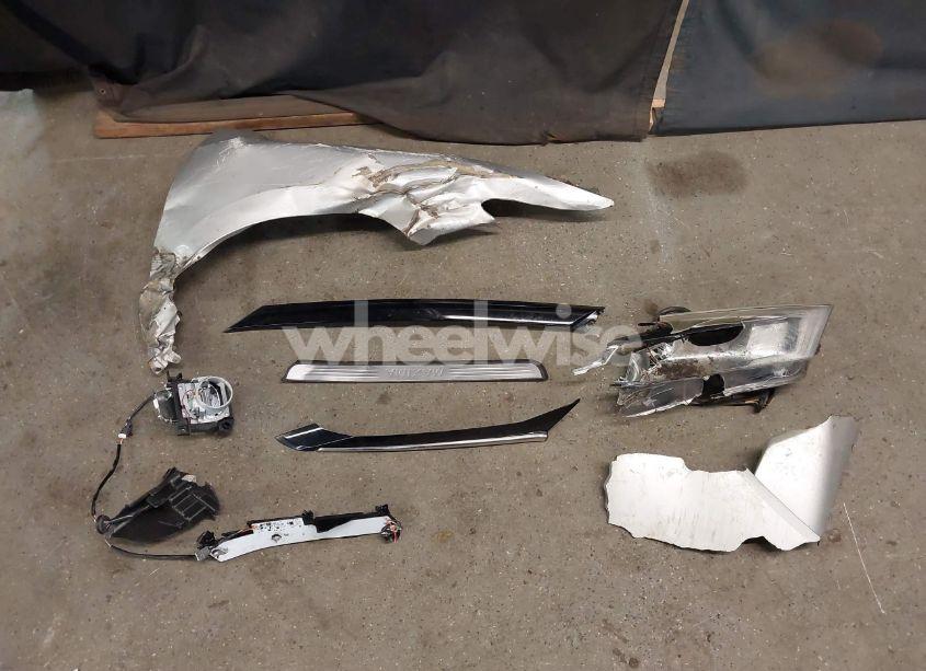 Photo 12 of 2017 Nissan Maxima 3.5 PLATINUM/3.5 S/3.5 SL/3.5 SR/3.5 SV (VIN 1N4AA6AP8HC378700)