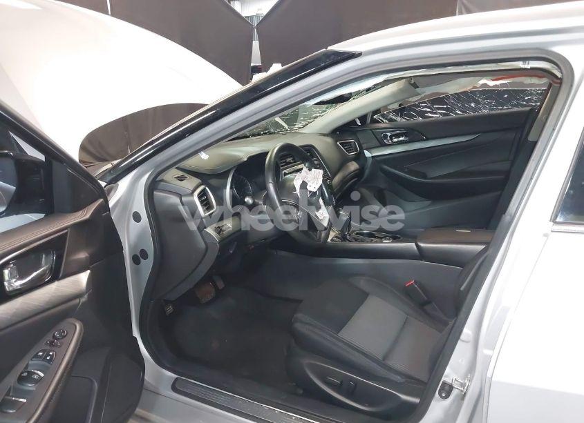 Photo 5 of 2017 Nissan Maxima 3.5 PLATINUM/3.5 S/3.5 SL/3.5 SR/3.5 SV (VIN 1N4AA6AP8HC378700)