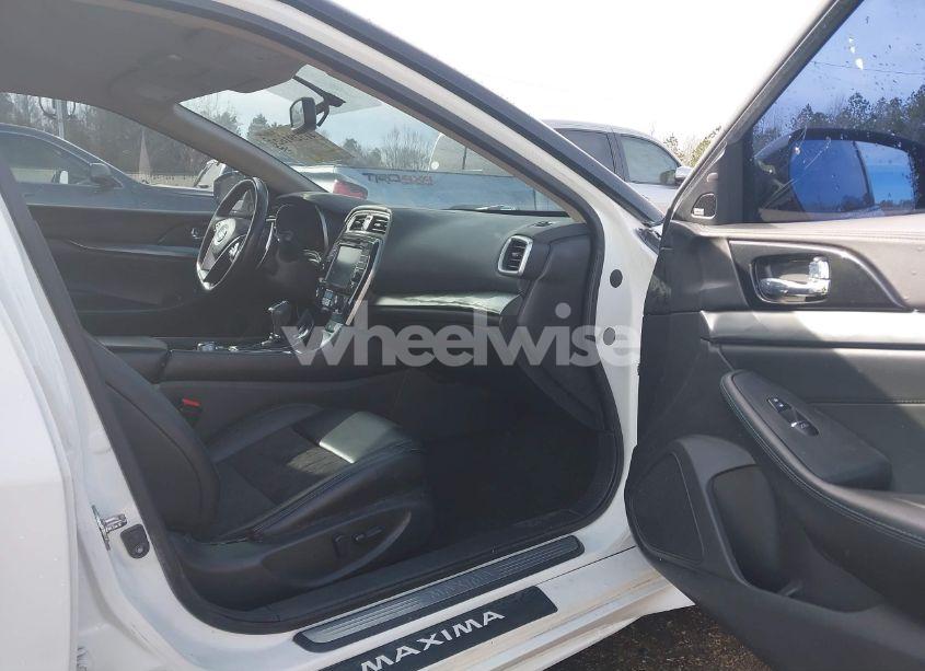 Photo 5 of 2017 Nissan Maxima (VIN 1N4AA6AP8HC416877)