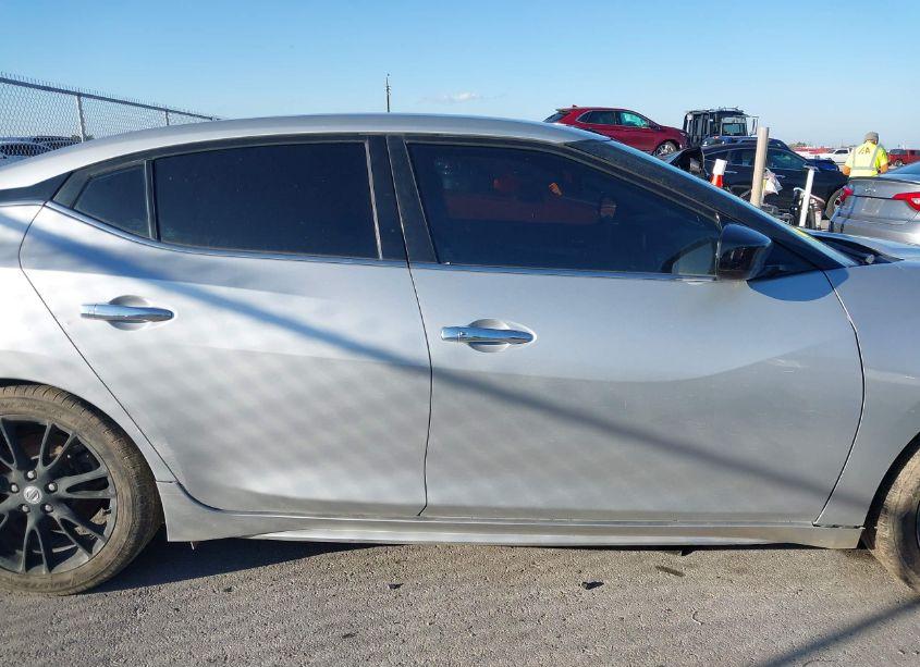 Photo 13 of 2016 Nissan Maxima 3.5 PLATINUM/3.5 S/3.5 SL/3.5 SR/3.5 SV (VIN 1N4AA6AP9GC404168)