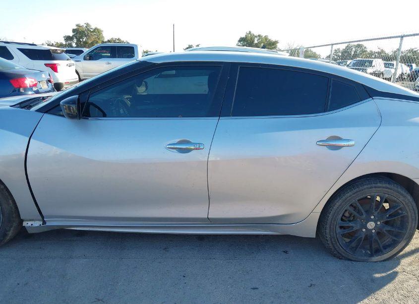 Photo 14 of 2016 Nissan Maxima 3.5 PLATINUM/3.5 S/3.5 SL/3.5 SR/3.5 SV (VIN 1N4AA6AP9GC404168)