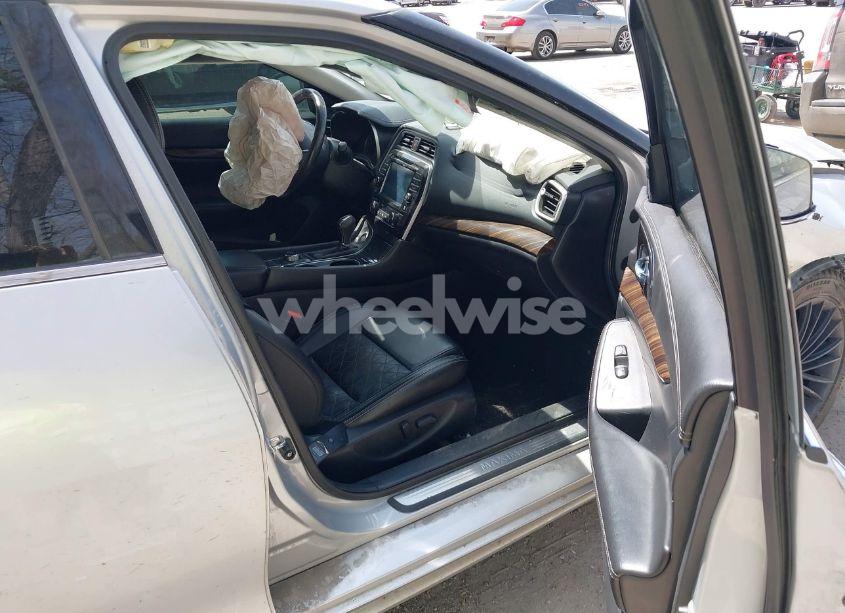 Photo 5 of 2016 Nissan Maxima 3.5 PLATINUM/3.5 S/3.5 SL/3.5 SR/3.5 SV (VIN 1N4AA6APXGC383279)