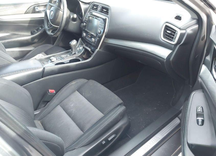 Photo 5 of 2016 Nissan Maxima 3.5 PLATINUM/3.5 S/3.5 SL/3.5 SR/3.5 SV (VIN 1N4AA6APXGC436367)