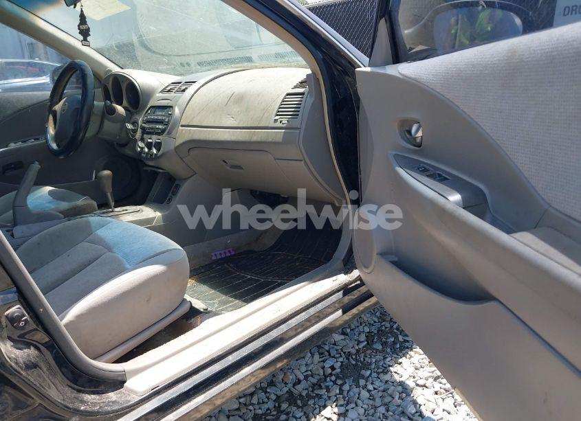 Photo 5 of 2002 Nissan Altima 2.5 S (VIN 1N4AL11D02C106183)