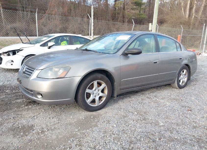 Photo 2 of 2005 Nissan Altima 2.5 S (VIN 1N4AL11D15N456768)