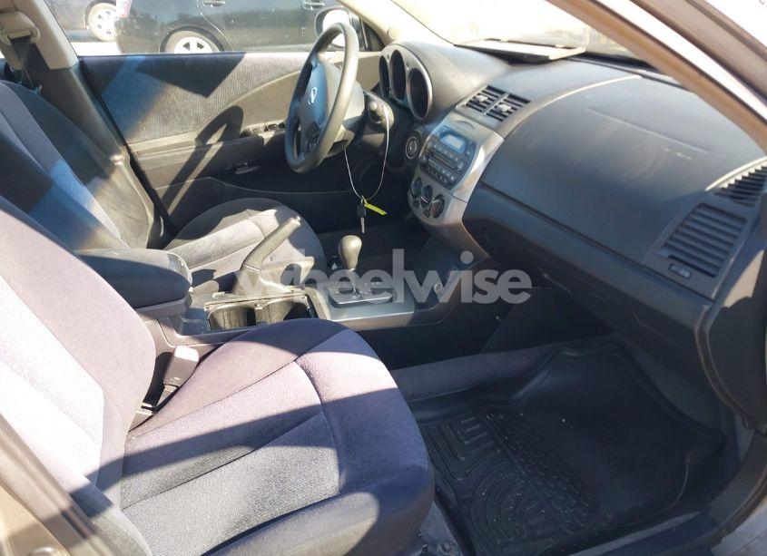 Photo 5 of 2004 Nissan Altima 2.5 S (VIN 1N4AL11D24C105670)