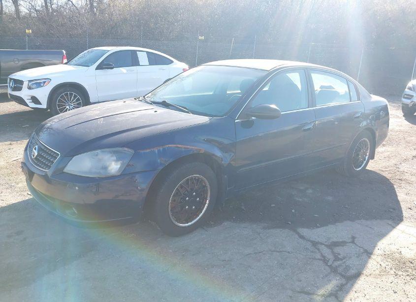 Photo 2 of 2005 Nissan Altima 2.5 S (VIN 1N4AL11D45C367711)