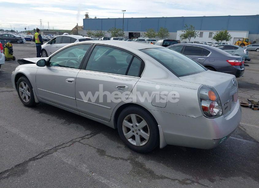 Photo 3 of 2002 Nissan Altima 2.5 SL (VIN 1N4AL11D62C717139)