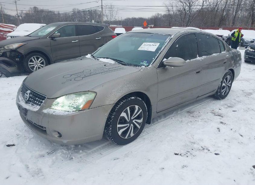 Photo 2 of 2005 Nissan Altima 2.5 S (VIN 1N4AL11D85C240900)