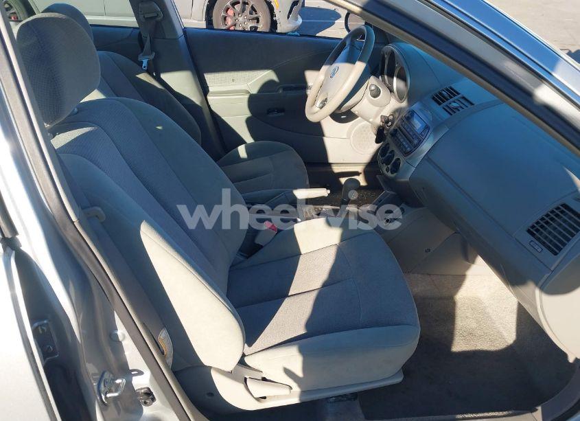 Photo 5 of 2004 Nissan Altima 2.5 S (VIN 1N4AL11DX4C147777)