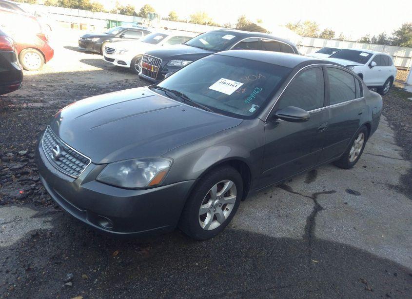 Photo 2 of 2005 Nissan Altima 2.5 S (VIN 1N4AL11DX5C337581)