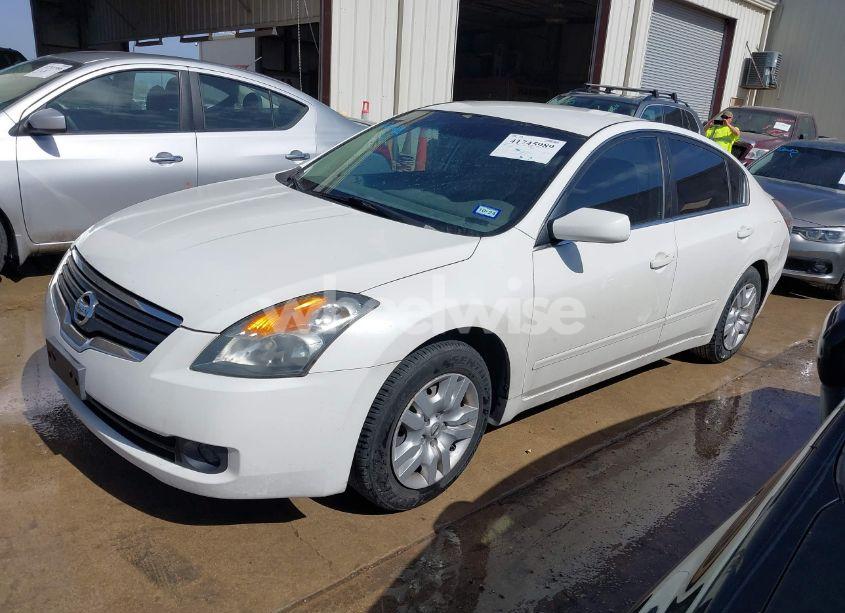 Photo 2 of 2009 Nissan Altima 2.5 (VIN 1N4AL21E49C104381)