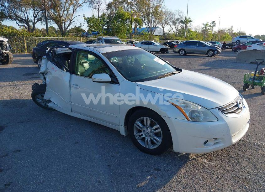 2011 Nissan Altima 2.5 S (VIN 1N4AL2AP9BN400640) main photo