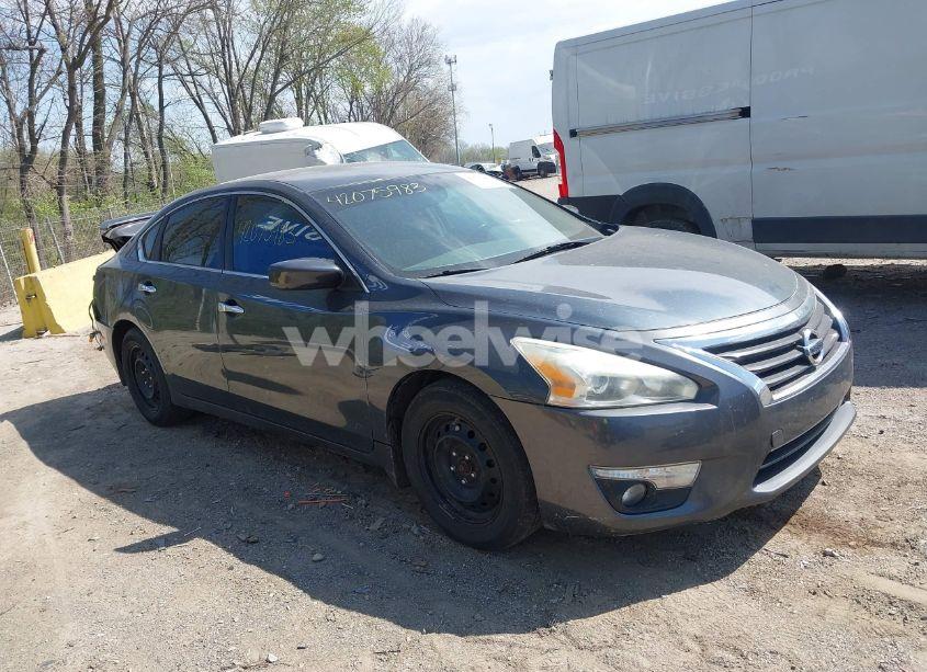 2013 Nissan Altima 2.5 SV (VIN 1N4AL3AP0DN475350) main photo