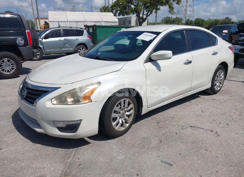 Photo 2 of 2013 Nissan Altima 2.5 S (VIN 1N4AL3AP0DN560382)