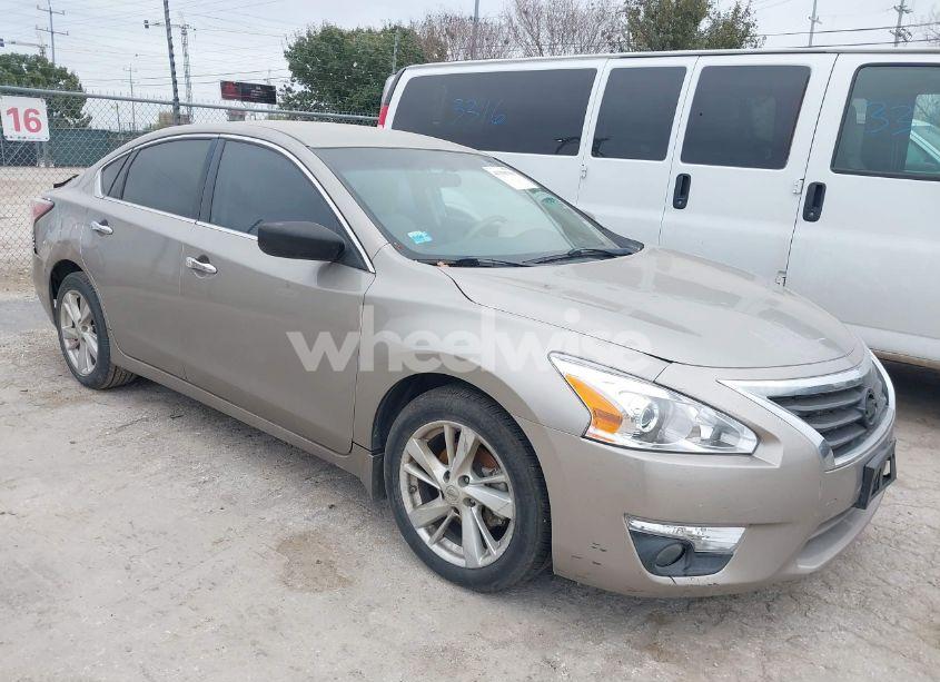 2015 Nissan Altima 2.5 SV (VIN 1N4AL3AP0FC153452) main photo