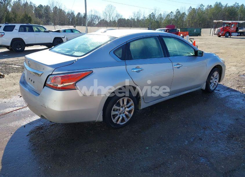 Photo 4 of 2015 Nissan Altima 2.5 S (VIN 1N4AL3AP0FC157503)