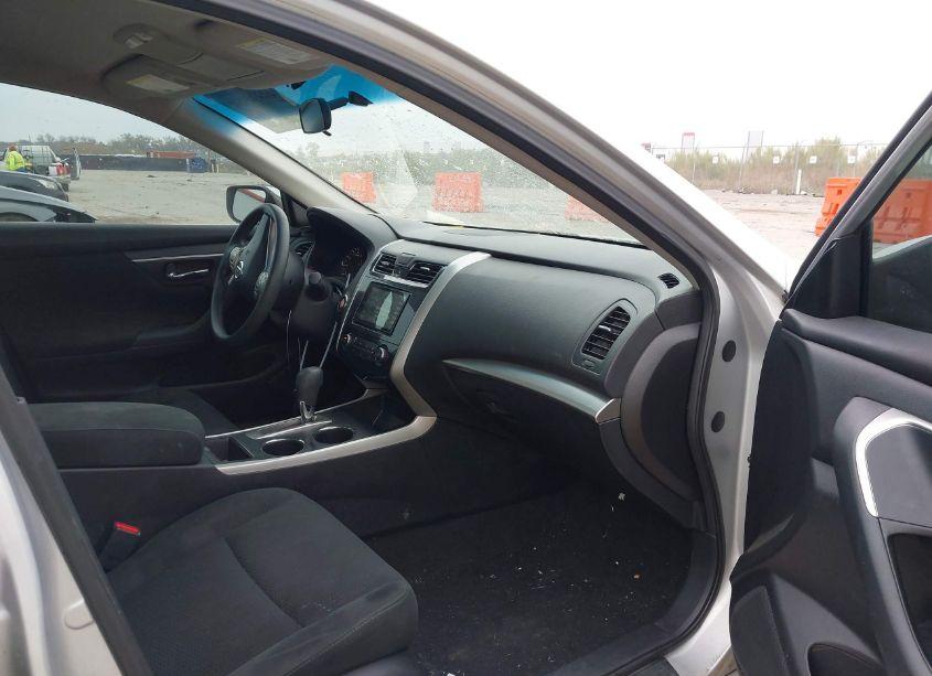 Photo 5 of 2015 Nissan Altima 2.5 S (VIN 1N4AL3AP0FC177010)