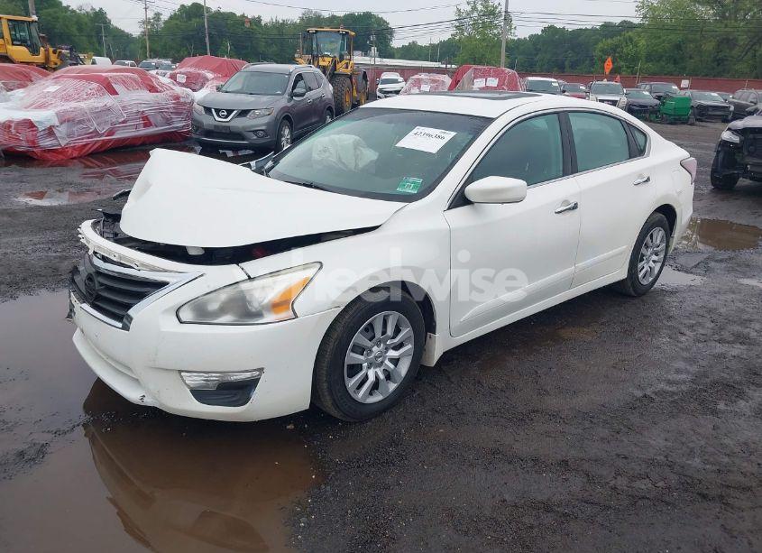 Photo 2 of 2015 Nissan Altima 2.5 S (VIN 1N4AL3AP0FC193370)
