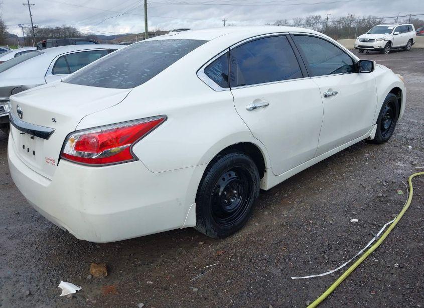 Photo 4 of 2015 Nissan Altima 2.5 S (VIN 1N4AL3AP0FC230529)
