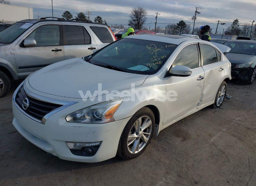 Photo 2 of 2015 Nissan Altima 2.5 SL (VIN 1N4AL3AP0FC252563)